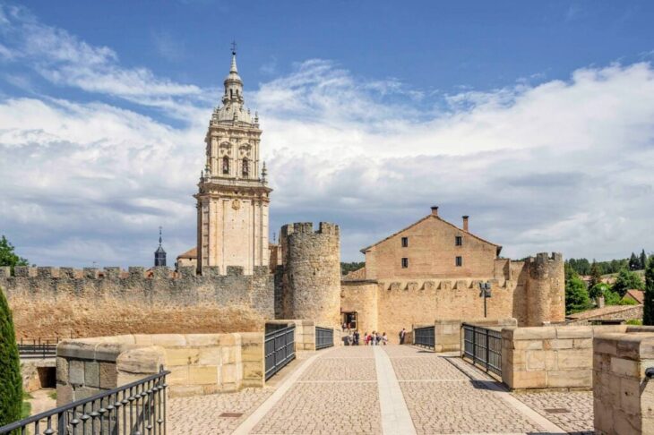 path town burgo soria spain 7293989 path town burgo soria spain 7293989